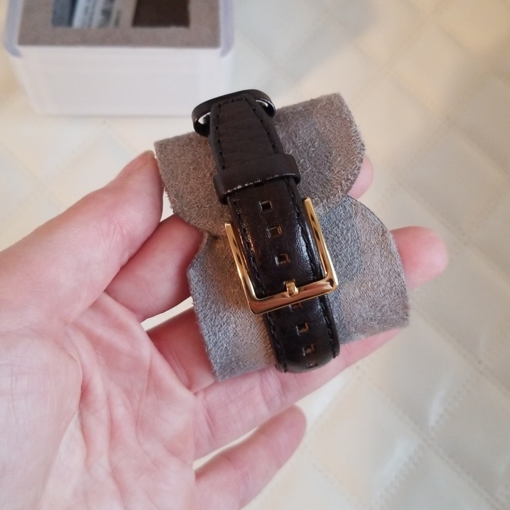 DKNY Gold & Black Watch w/ case & box - Picture 4 of 8