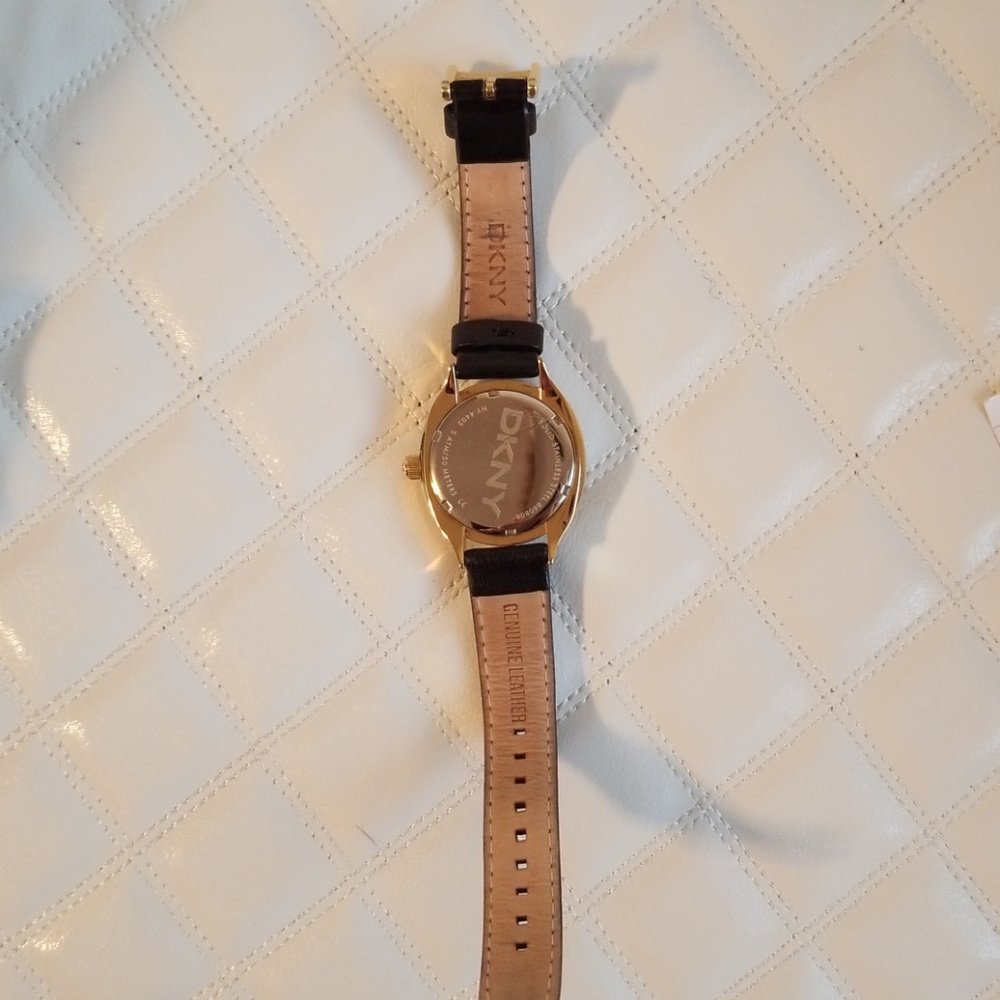 DKNY Gold & Black Watch w/ case & box - Picture 6 of 8