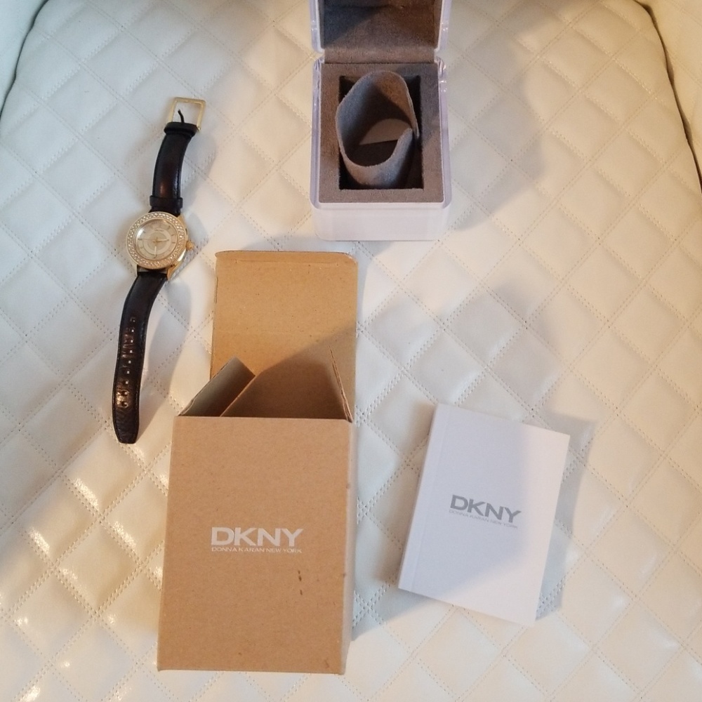 DKNY Gold & Black Watch w/ case & box - Picture 8 of 8