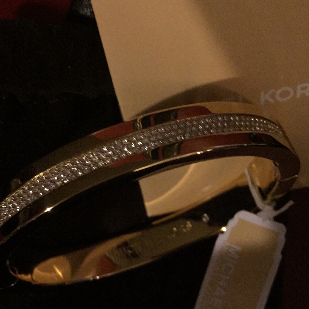 MICHAEL KORS PAVE SET CRYSTAL BRACELET (NEW) - Picture 4 of 8
