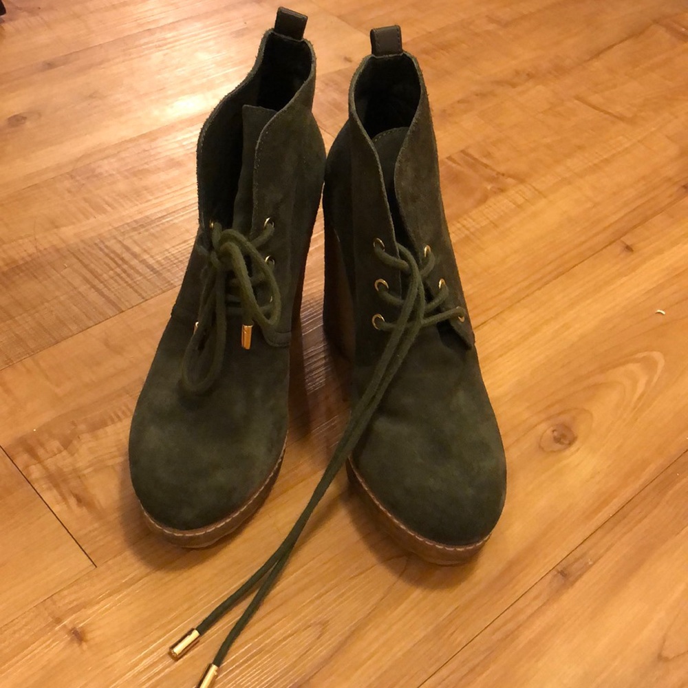 Tory Burch green booties size 7.5
