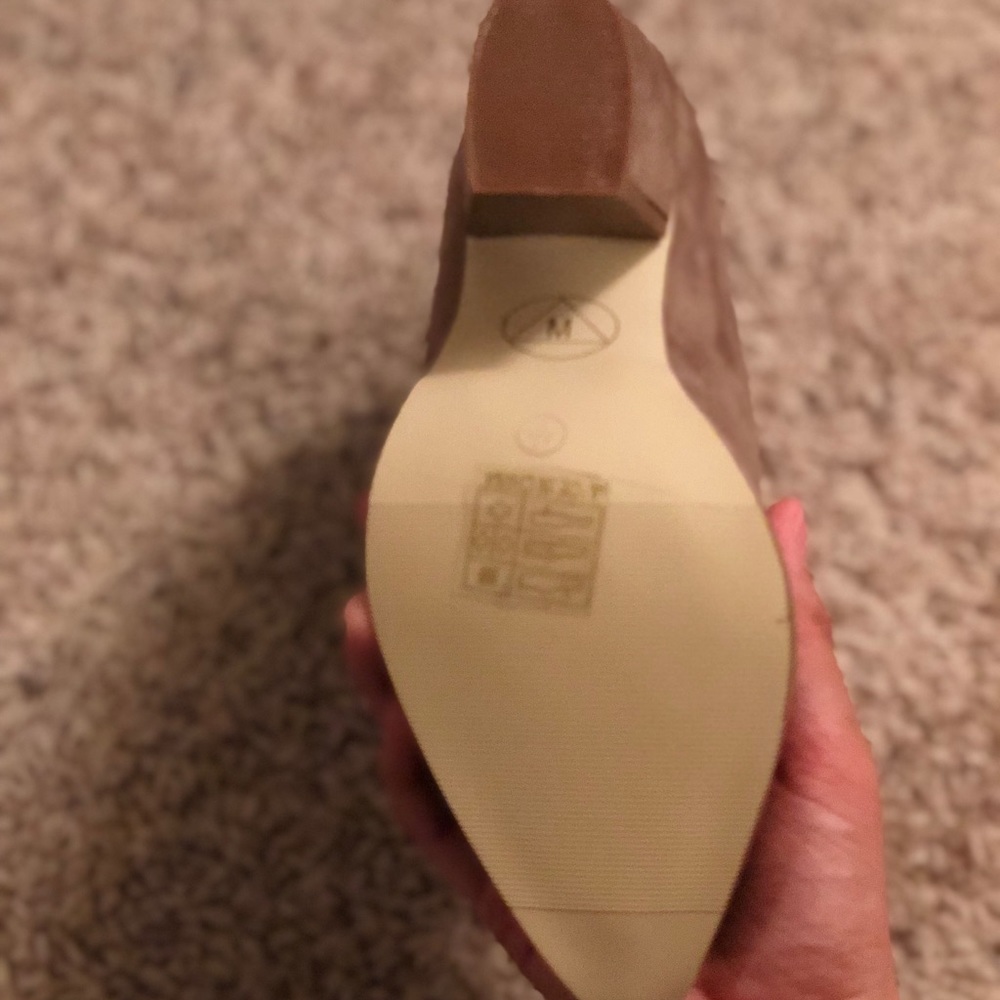 Missguided Faux suede ankle boots - Picture 2 of 2