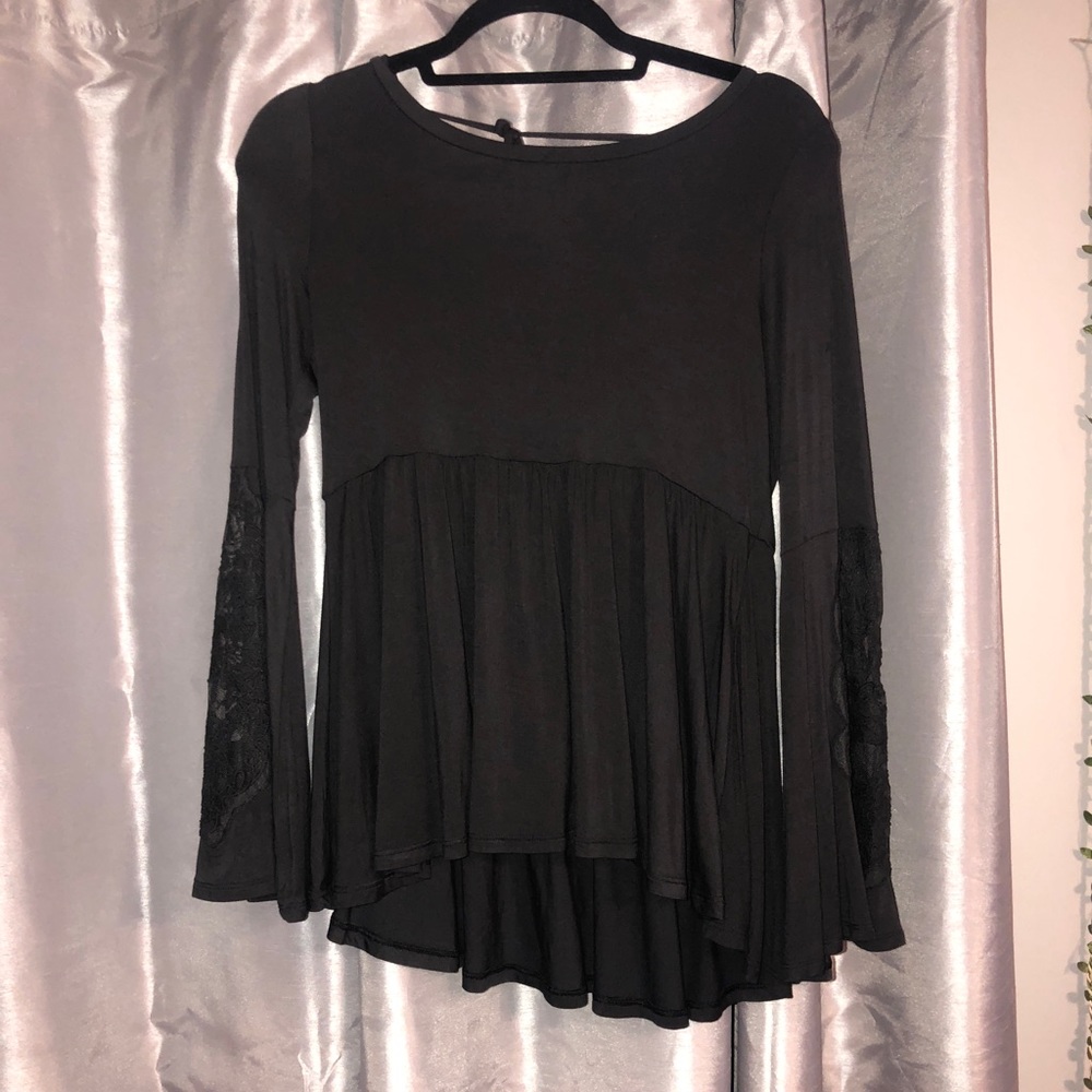 Black lace bell sleeve long sleeve, American Eagle