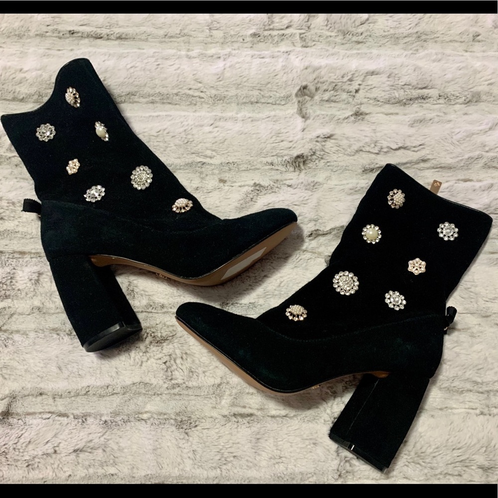 Nanette Lepore. Suede Shoe. NEVER WORN. Size 7
