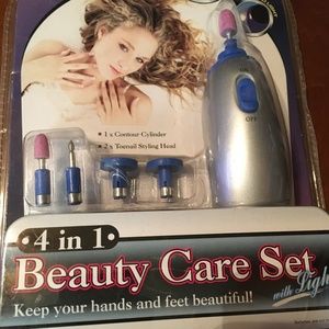BEAUTY CARE SET WITH LIGHT 4 IN 1 HANDS AND FEET