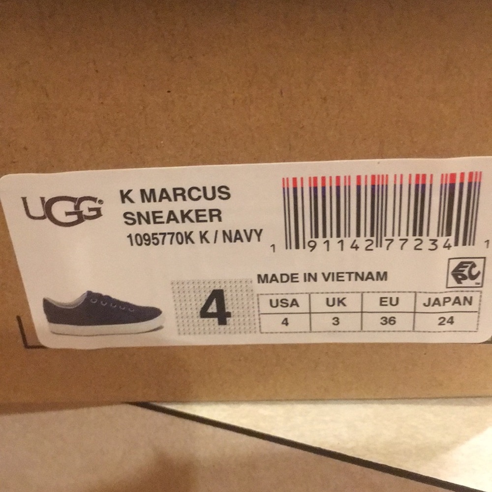 Big boys size 4 women’s 6 ugg brand new in box - Picture 2 of 8