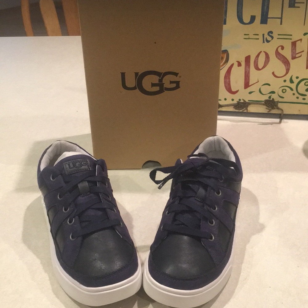 Big boys size 4 women’s 6 ugg brand new in box - Picture 3 of 8