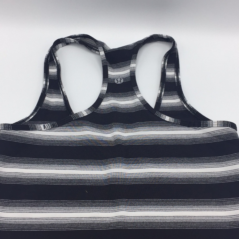 Lululemon Used workout top - Picture 4 of 5