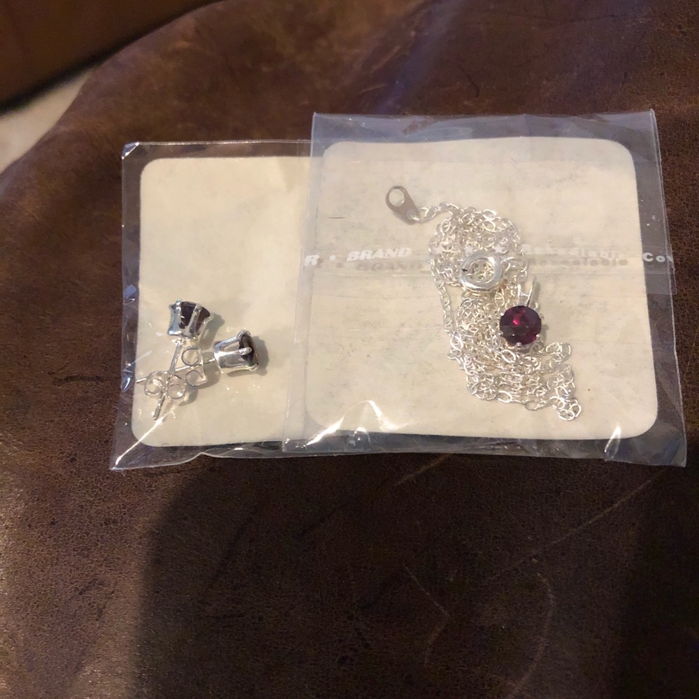 Effy necklace and earrings in garnet and silver - Picture 1 of 3