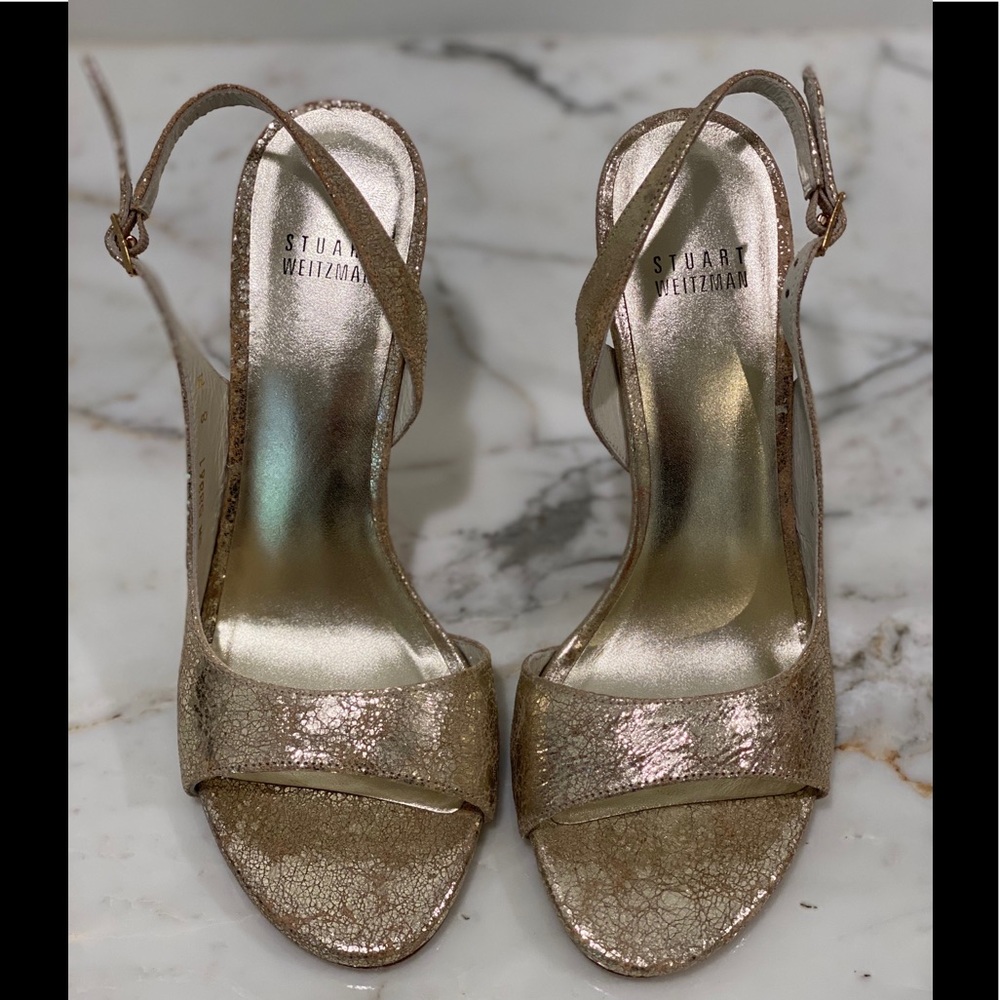 Stuart Weitzman Cracked Gold Leather Sandal Size 8