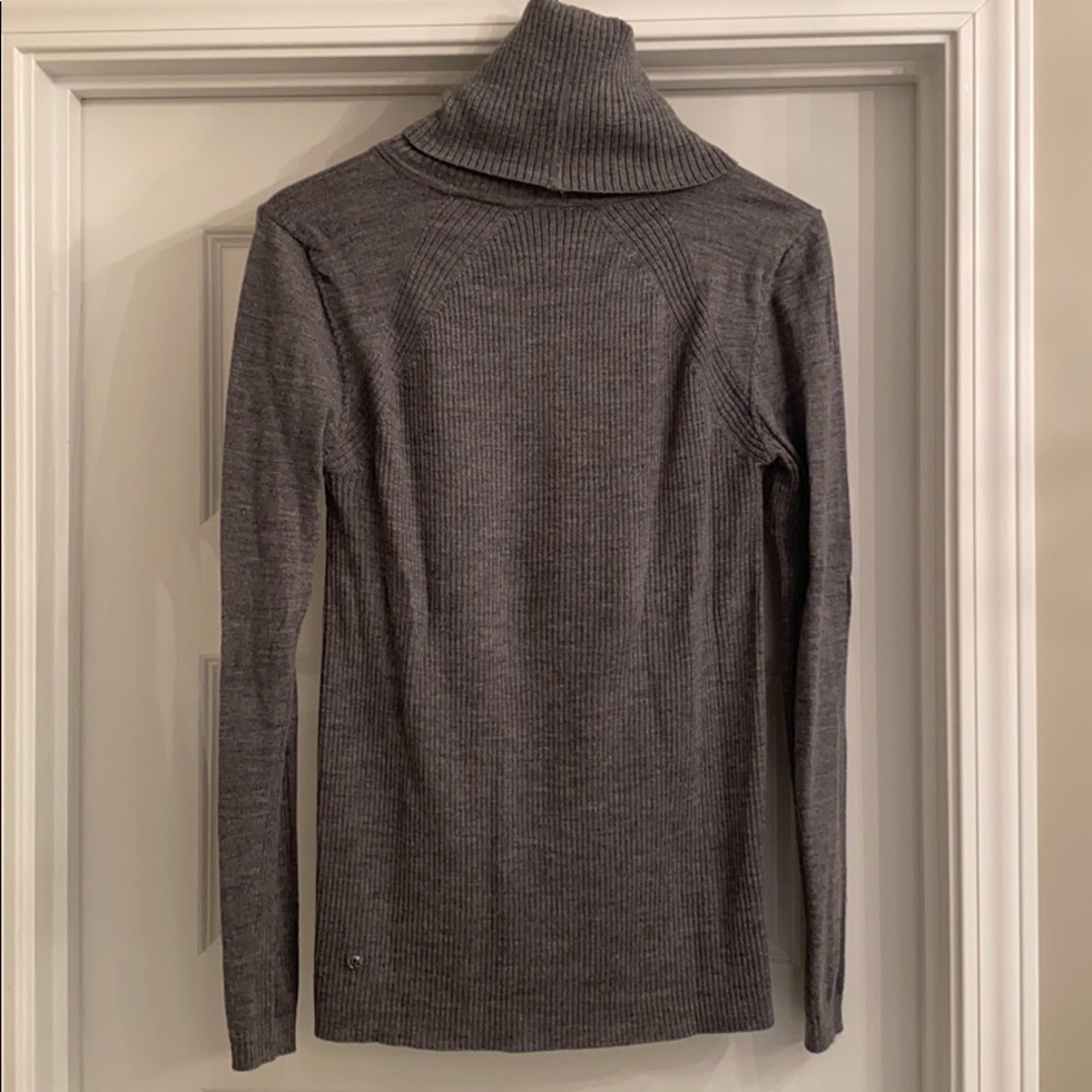 Lululemon Swaetwr - Picture 4 of 5