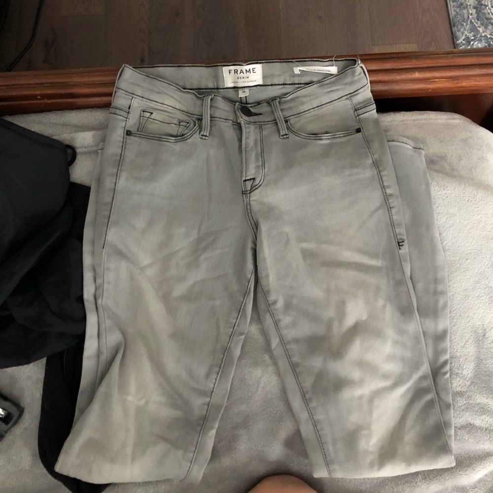 Frame Denim Le Skinny de Jeanne crop Jean in gray