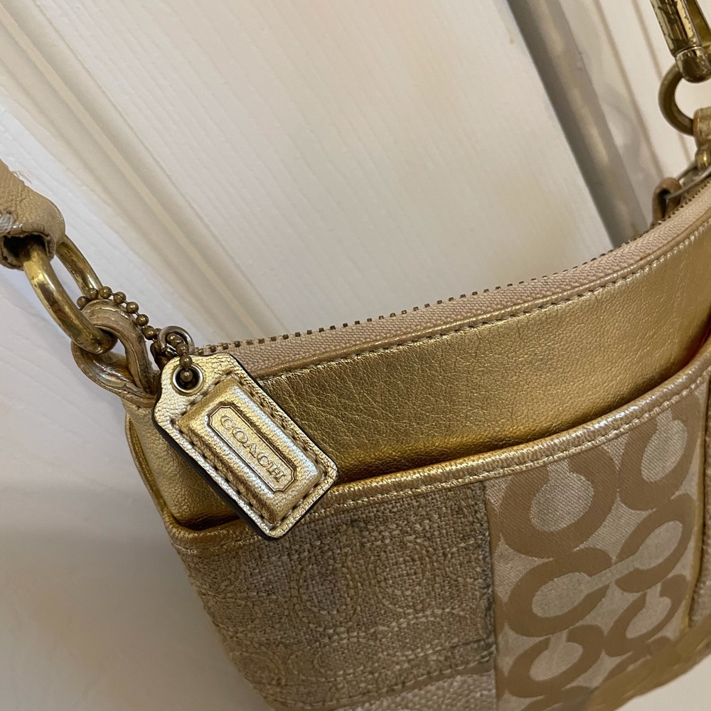 Coach Vintage Crossbody Bag - Picture 3 of 6