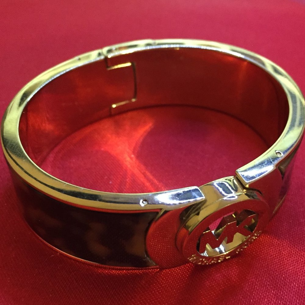 Michael Kors Tortoise Fulton Hinge Bracelet - Picture 4 of 4