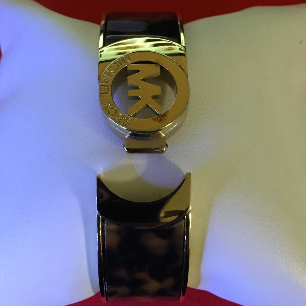 Michael Kors Tortoise Fulton Hinge Bracelet - Picture 3 of 4