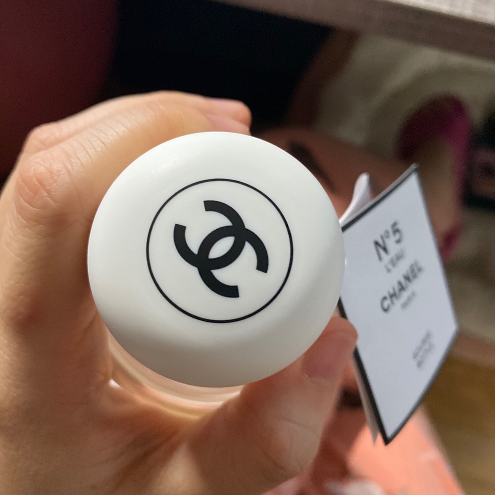 Chanel n 5 factory water bottle - Picture 2 of 4