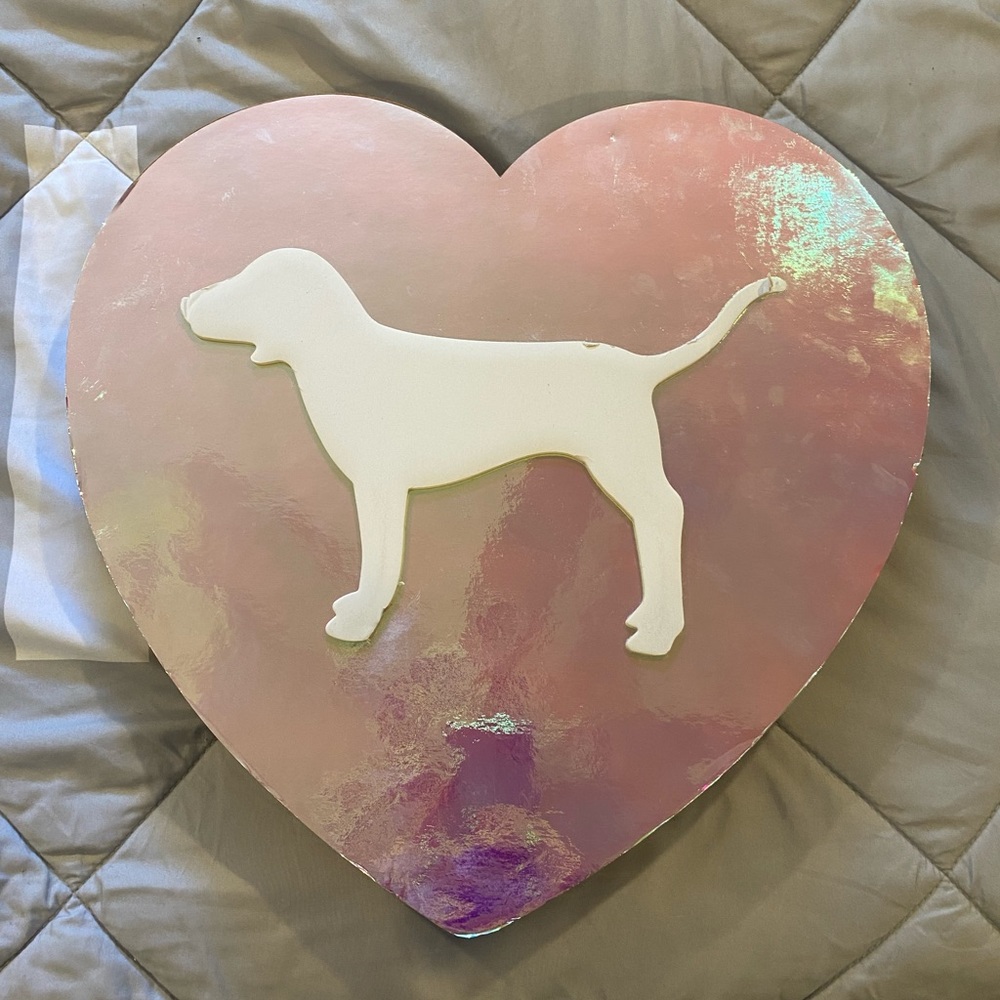 ✨ RARE PINK heart display ✨