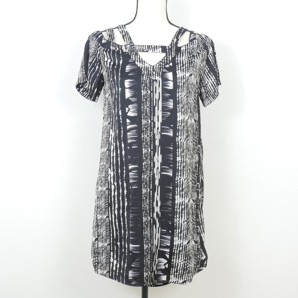 Tart Black White Abstract Boho Off Shoulder Strappy Size Small Shift Dress