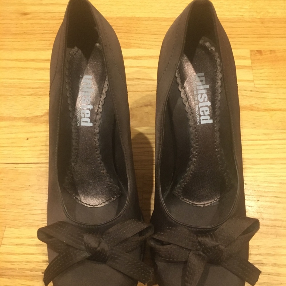 Women’s nwot unlisted brand heels brownish green size 7