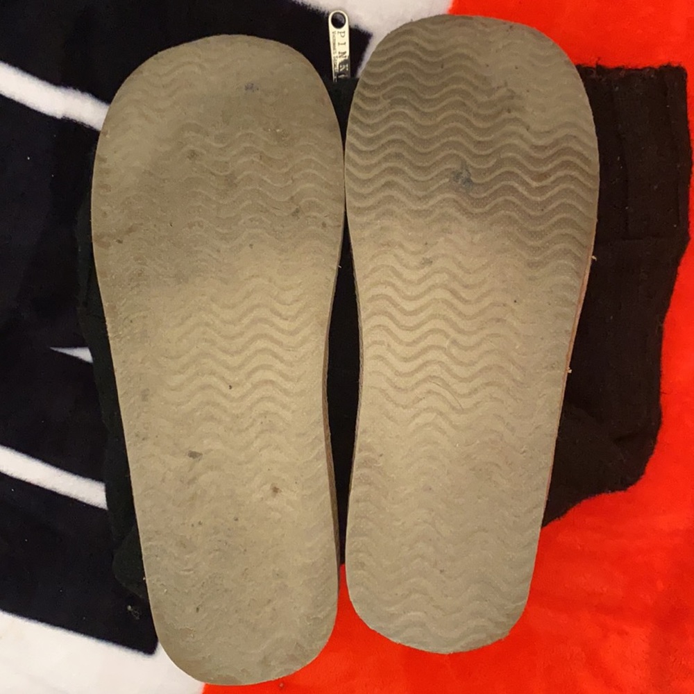 Medium/7-7.5 VSPINK MUKLUKS W/Cheetah fur🥰 - Picture 5 of 7