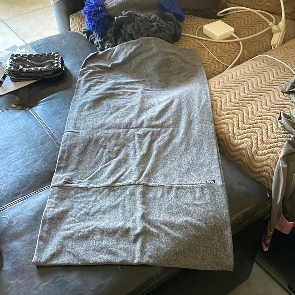 Lorna Jane charcoal grey infinity scarf - Picture 5 of 7