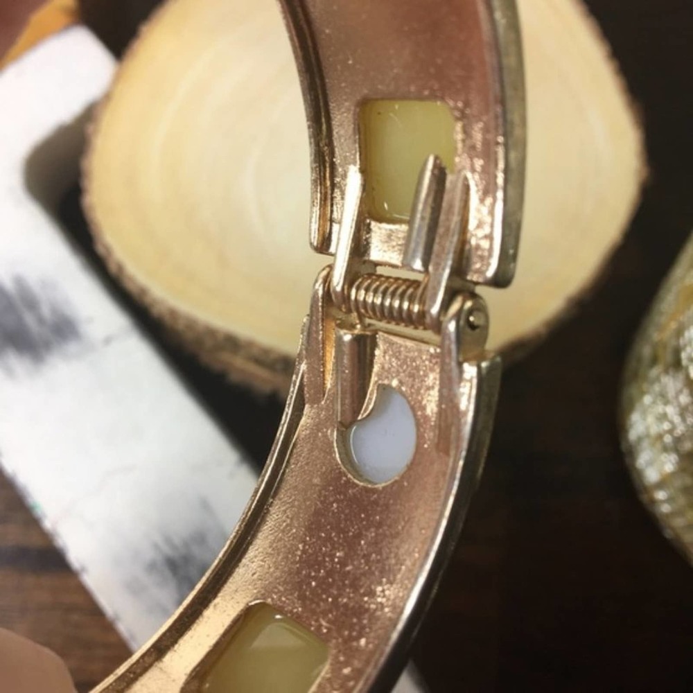 Pearl & Gemstone opaque clasp gold bangle bracelet - Picture 5 of 6
