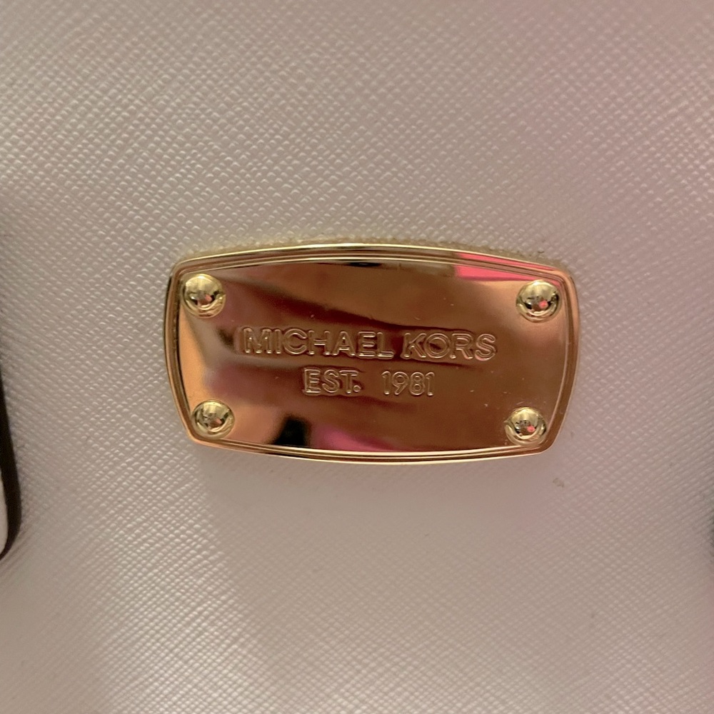 Micheal Kors Sachel - Picture 5 of 6