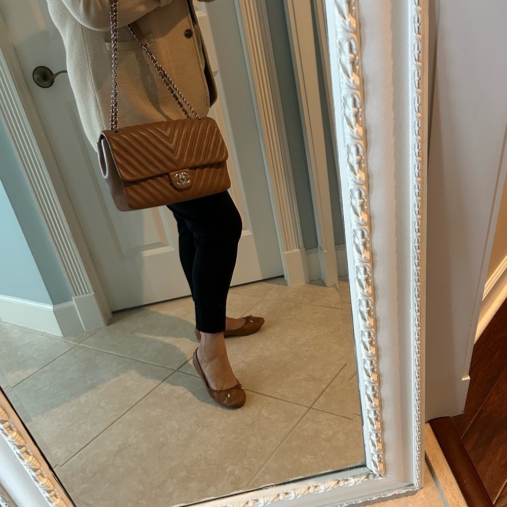 Authentic Chanel Large Flap Bag Chevron Leather in Beautiful Tan/Caramel color - Picture 5 of 12