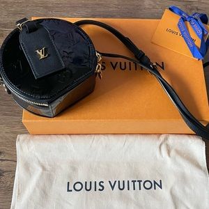 LOUIS VUITTON-AUTHENTIC Black Patent Leather Vernis Mini Boite Chapeau Handbag