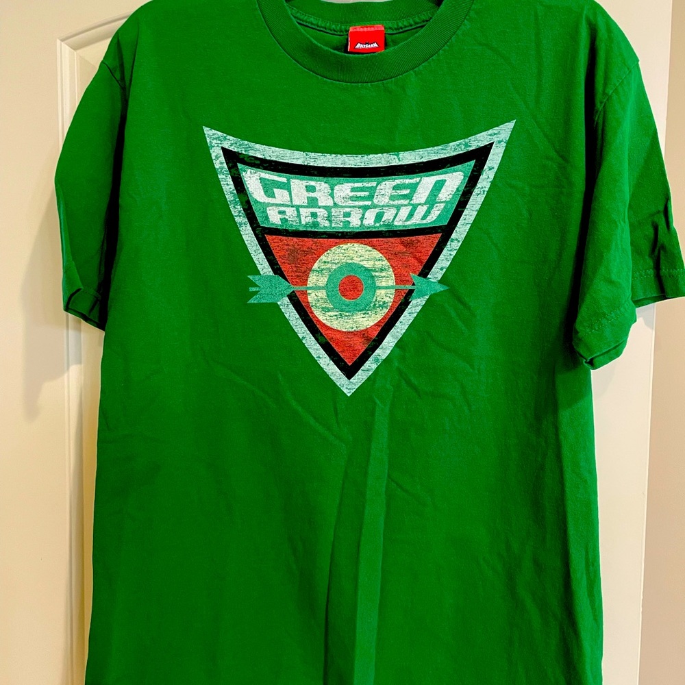 Green arrow comic shirt. Size large. Gently worn. Smoke free home