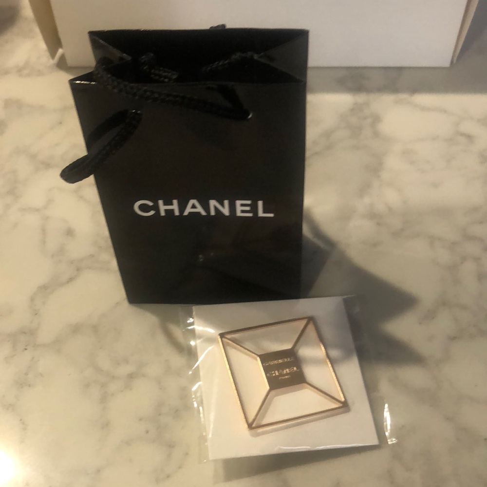 Chanel Gabrielle pin