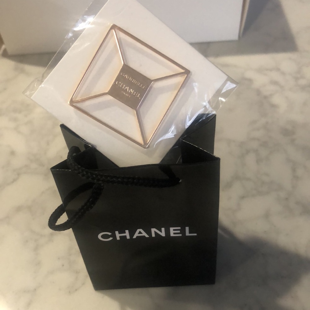 Chanel Gabrielle pin - Picture 3 of 3