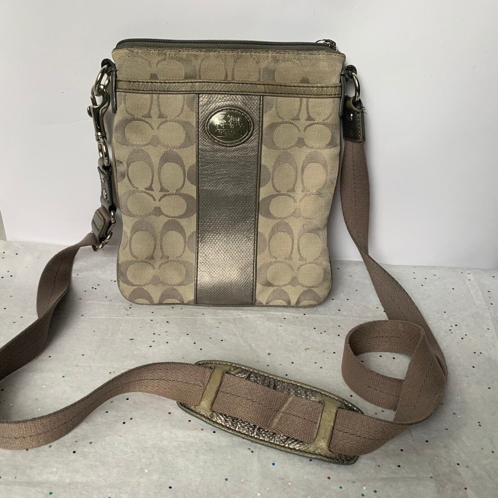 Vintage Coach Beige Gray Silver Signature C1175-43976 Small Logo Crossbody Purse