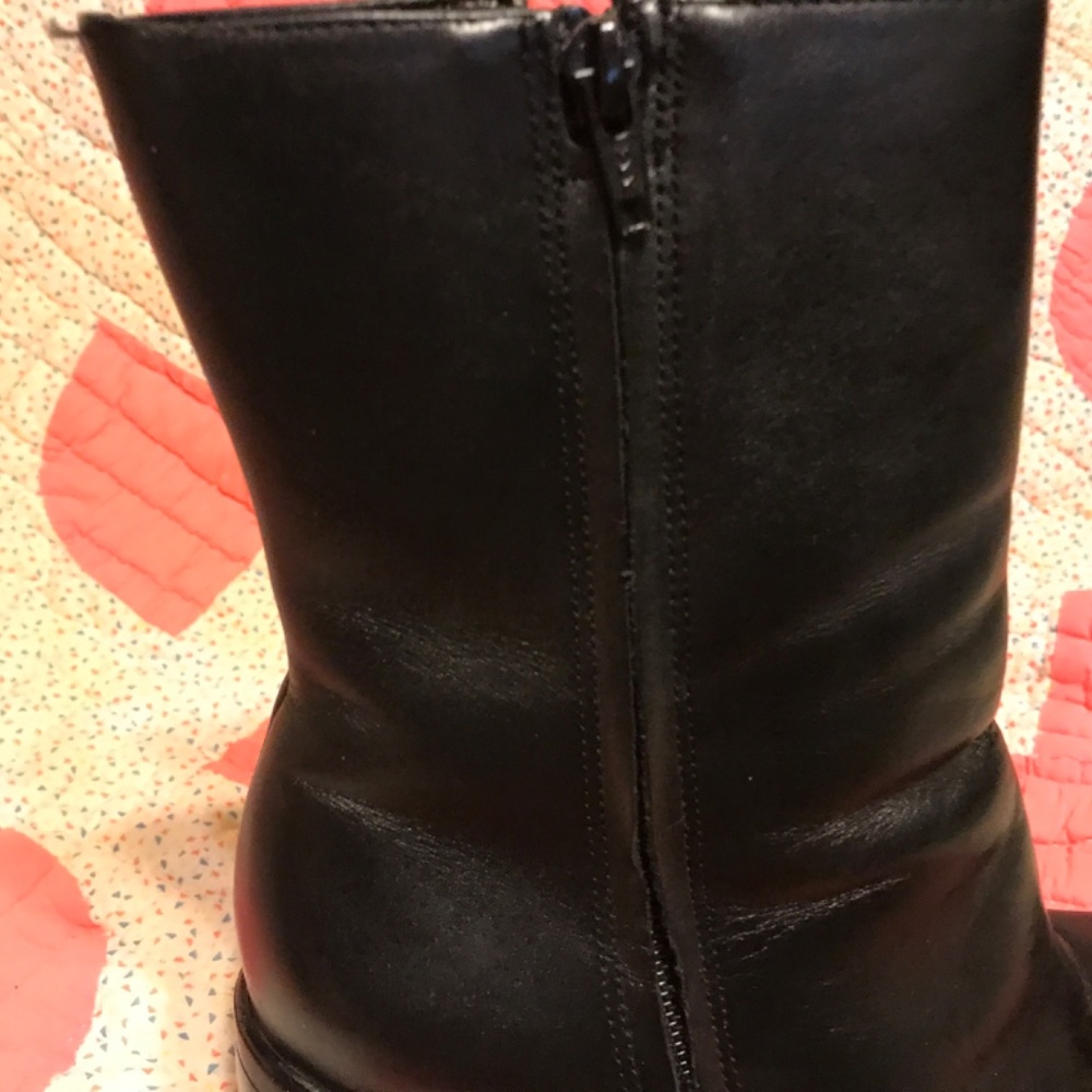Black boots - Picture 10 of 11