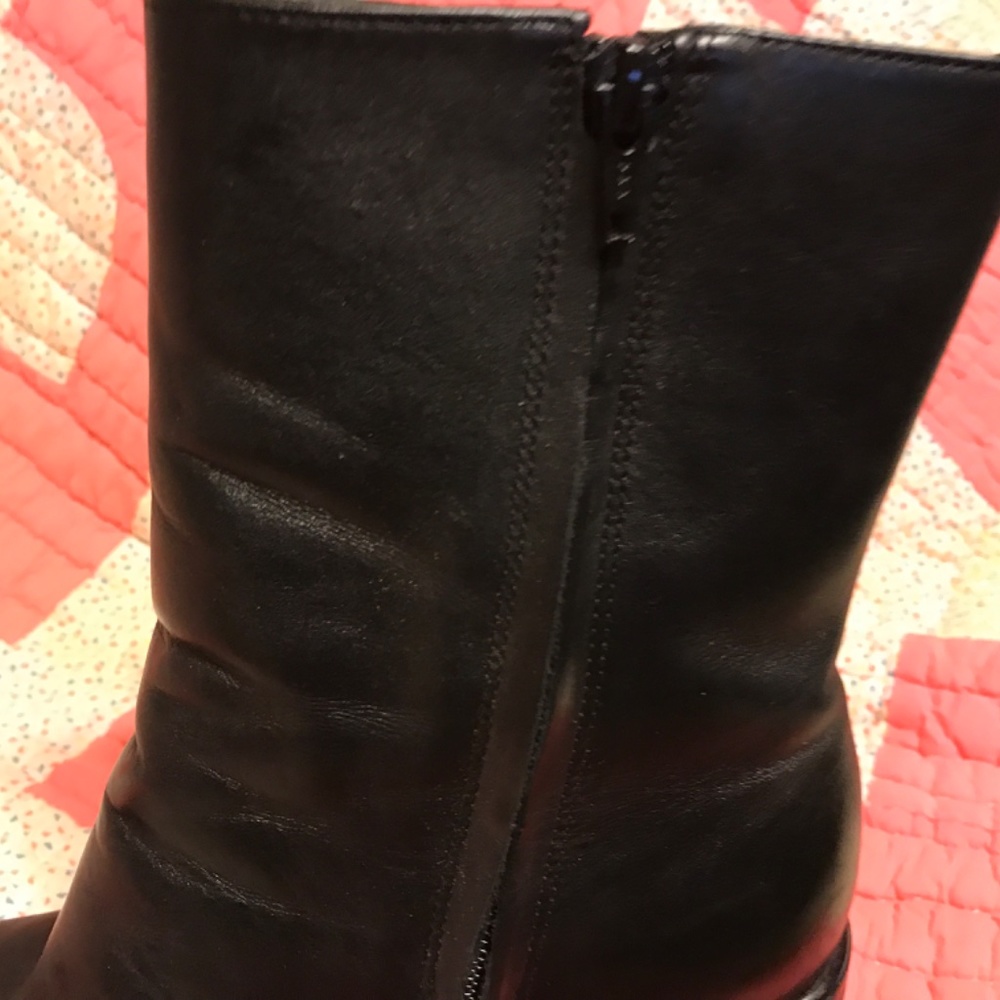 Black boots - Picture 9 of 11