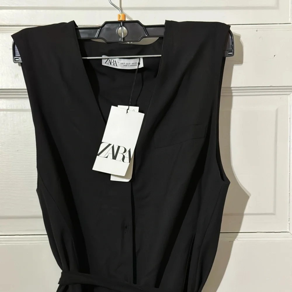 Zara jumpsuit - Picture 8 of 10