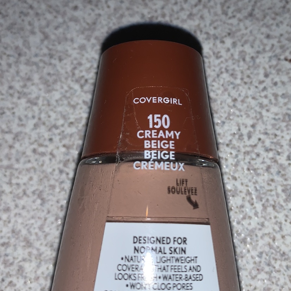 Cover girl Clean Liquid Foundation - Picture 3 of 4