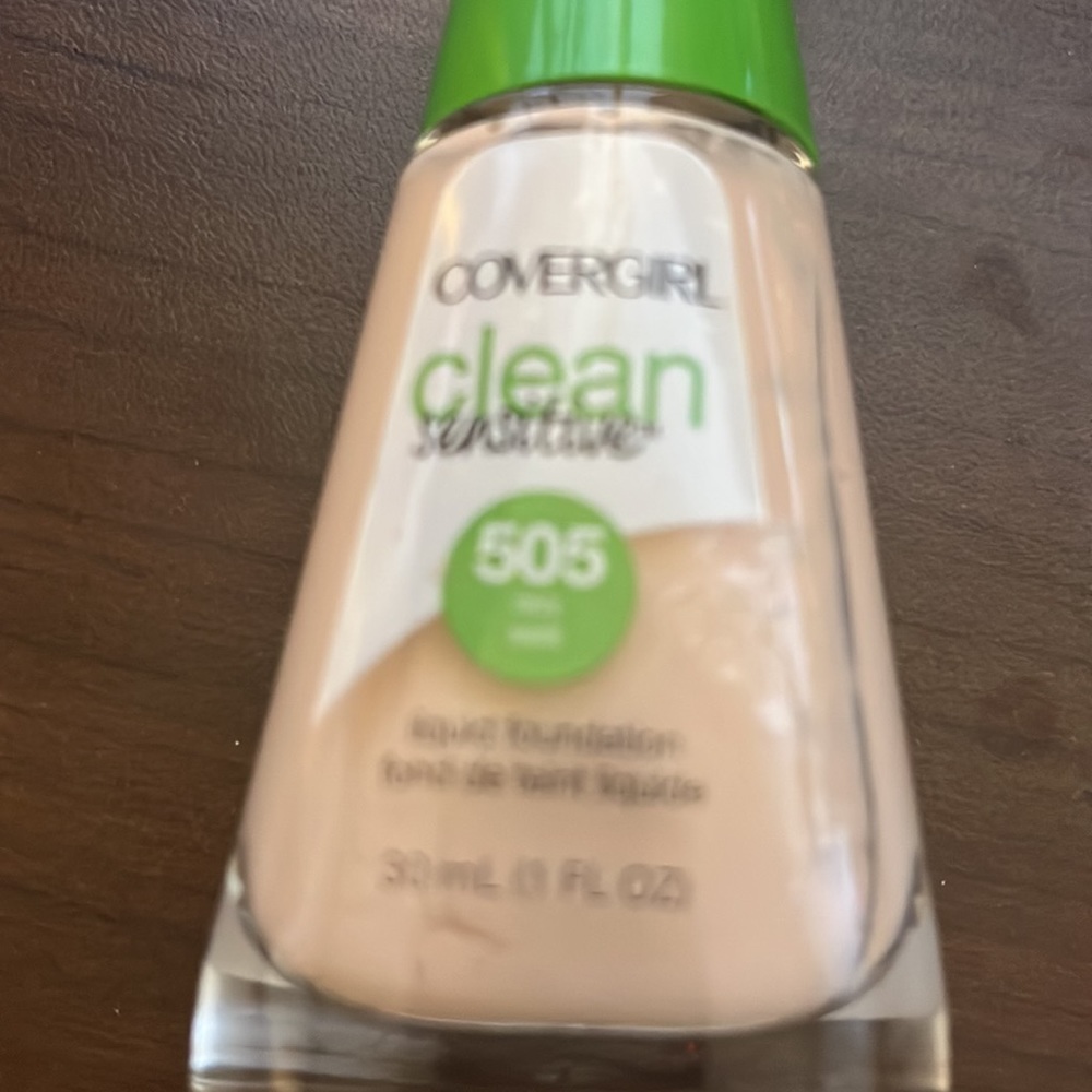 Cover girl Clean Sensitive Foundation - Picture 2 of 3