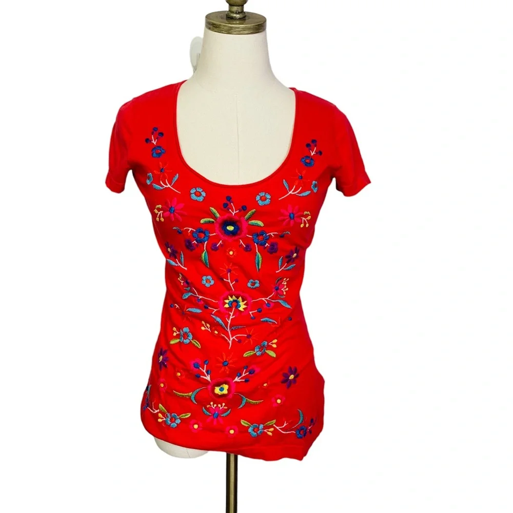 Johnny Was Red Embroidered Scoop Fitted Tee XS 3625 - Picture 1 of 7