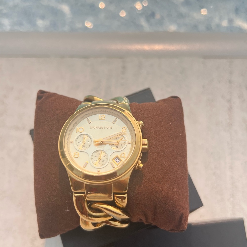 Michael Kors twisted chain Watch - Picture 8 of 14