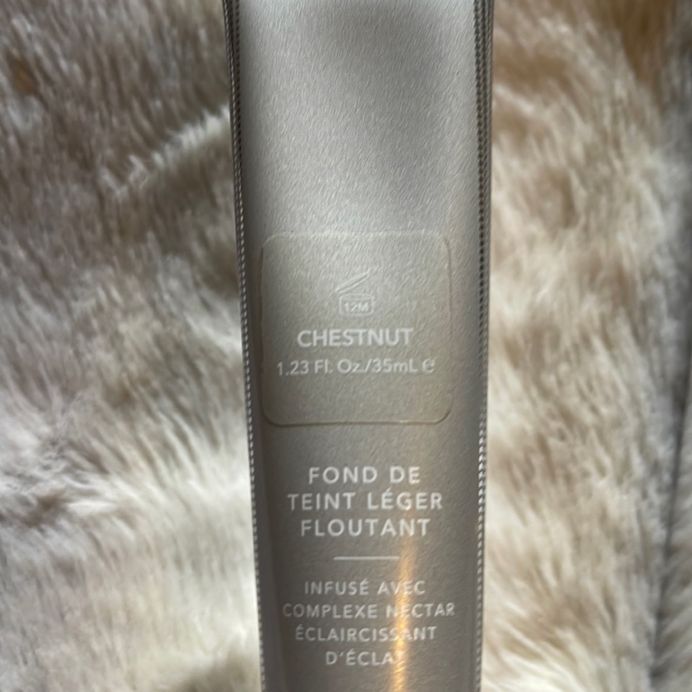 - BECCA Cosmetics Skin Love  Blur Foundation - Picture 2 of 3