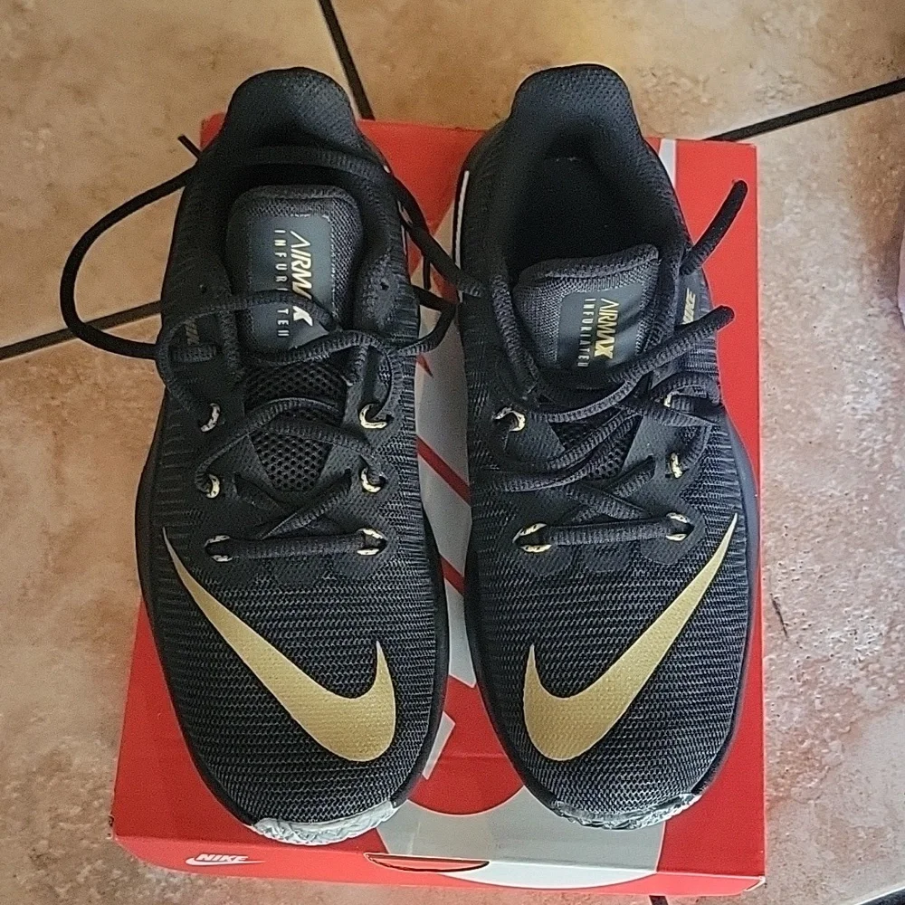 Nike shoes - Picture 4 of 6