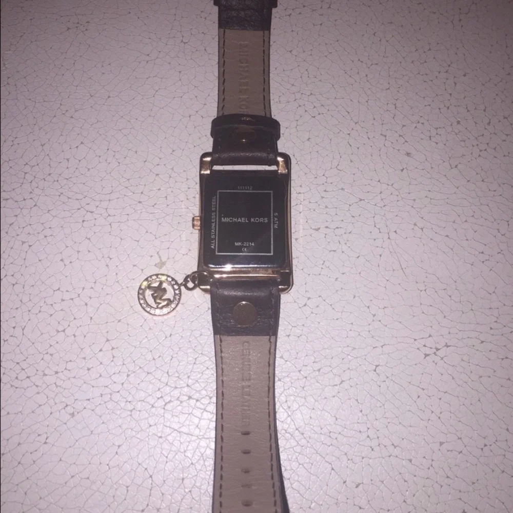 Michael Kors Calfskin leather watch - Picture 8 of 8
