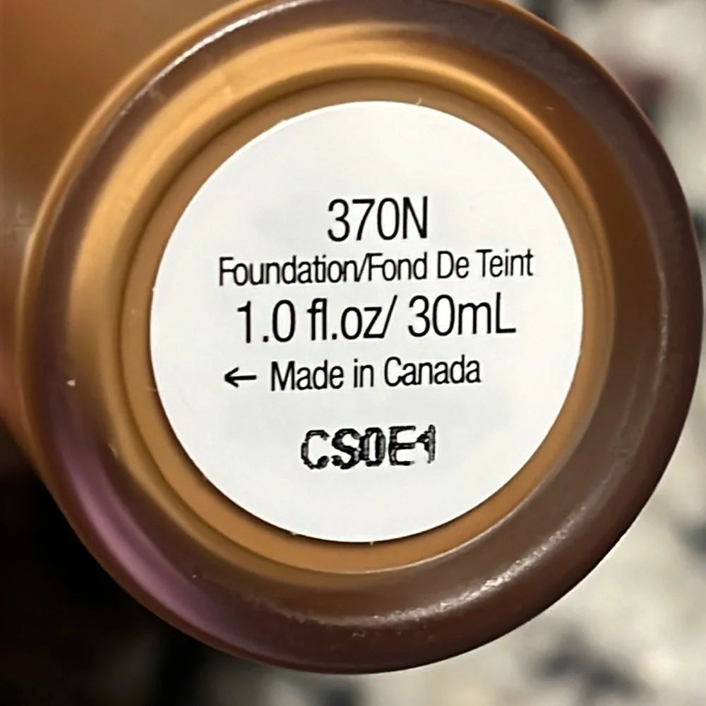 Rare Beauty Liquid Touch Weightless Foundation in 370N - Picture 2 of 3