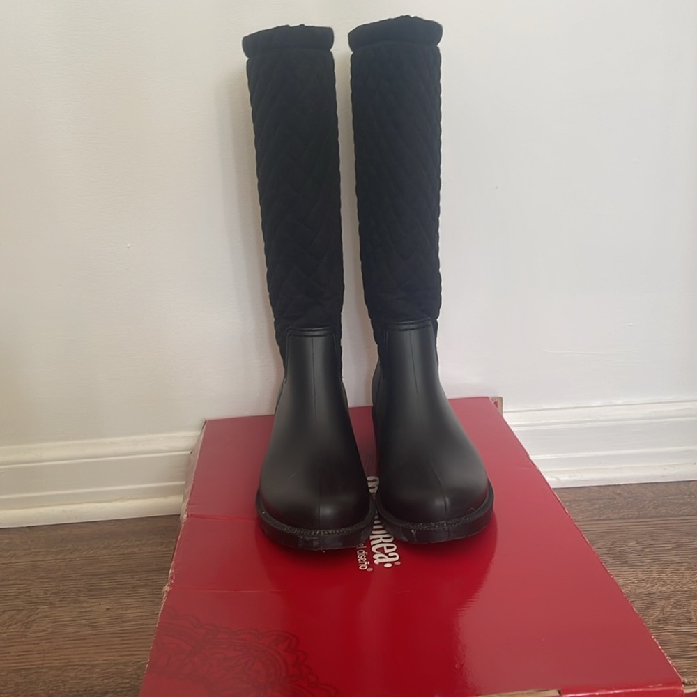 Andrea Boots - Picture 2 of 6