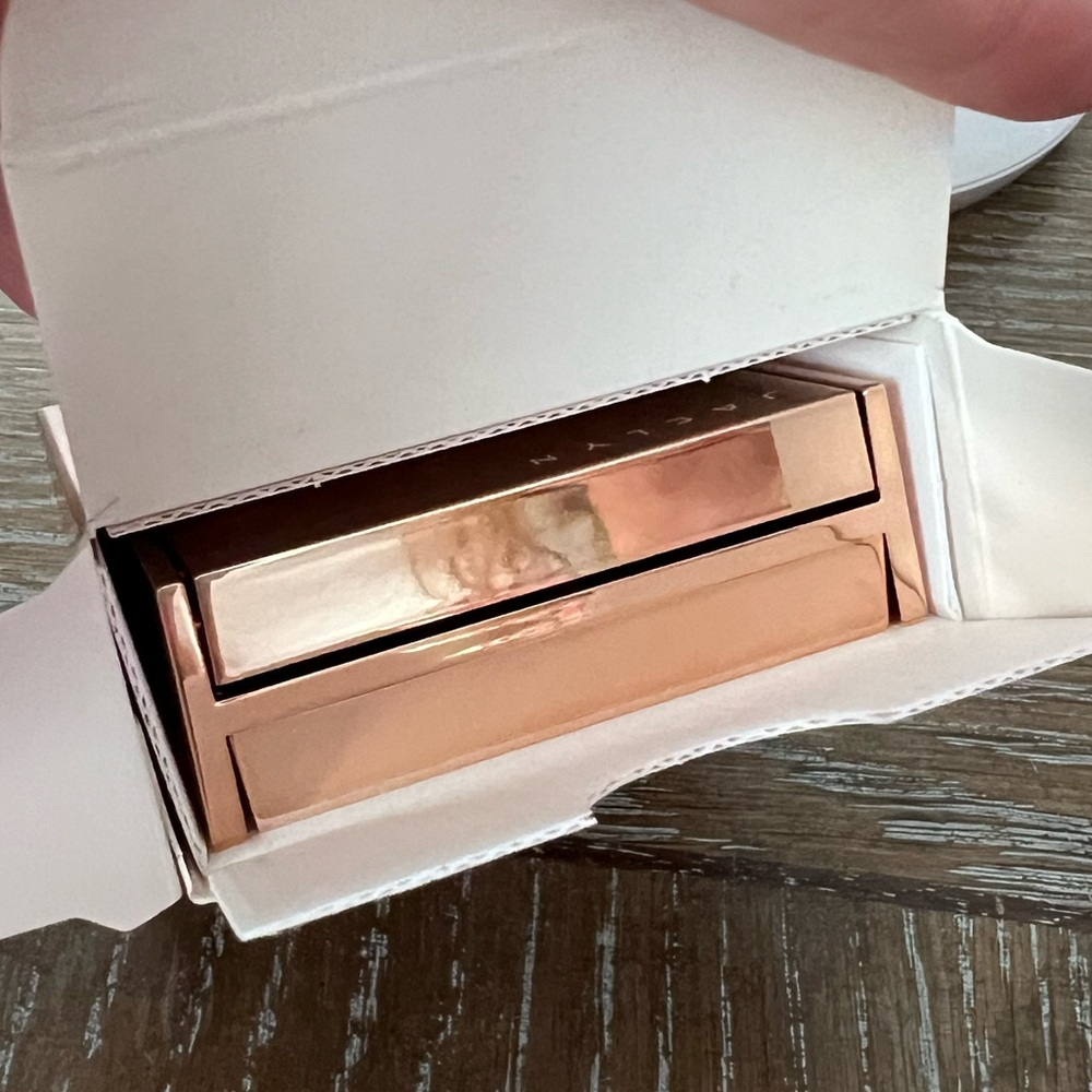 JACLYN HIGHLIGHTER (NEW IN THE BOX) SHADE: TURNED ON - Picture 6 of 9