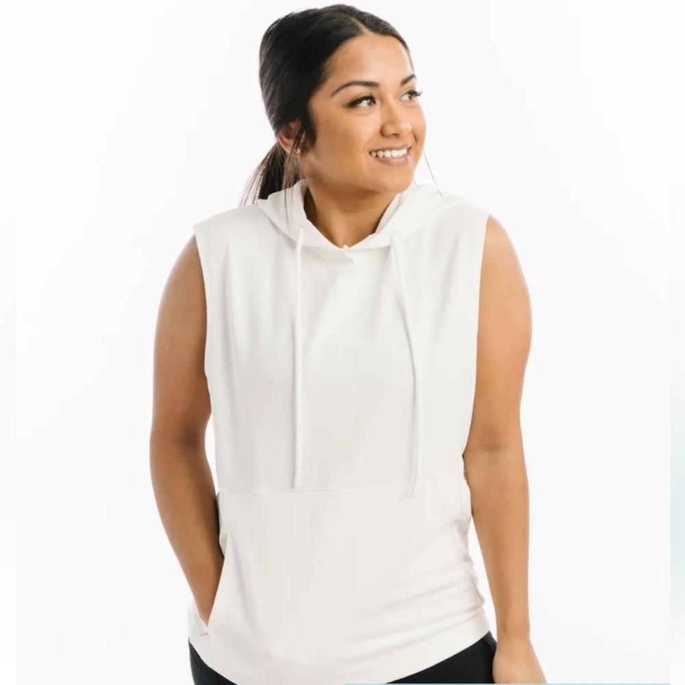 ZYIA Women’s NWT Fighter Sleeveless Hoodie White XL