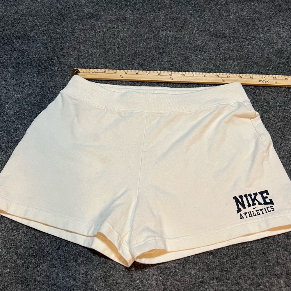 Vintage Nike White Shorts - Picture 2 of 4