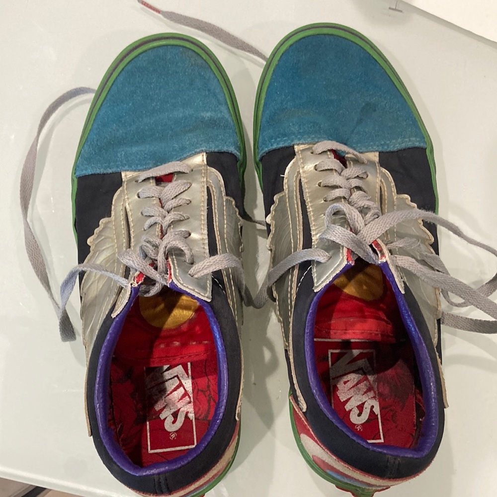 Vans Marvel shoes size 7 men and 8.5 women green blue and red with silver wings
