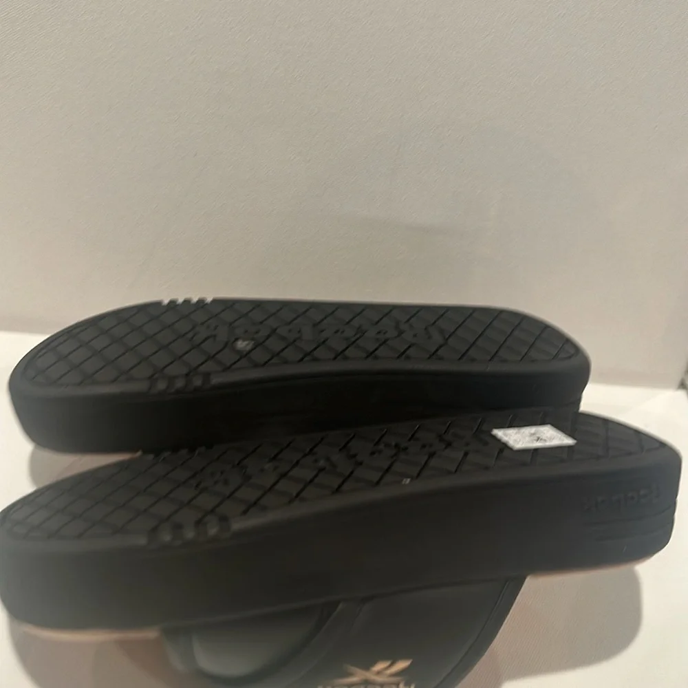 Reebok Cross Strap Slippers. - Picture 5 of 5